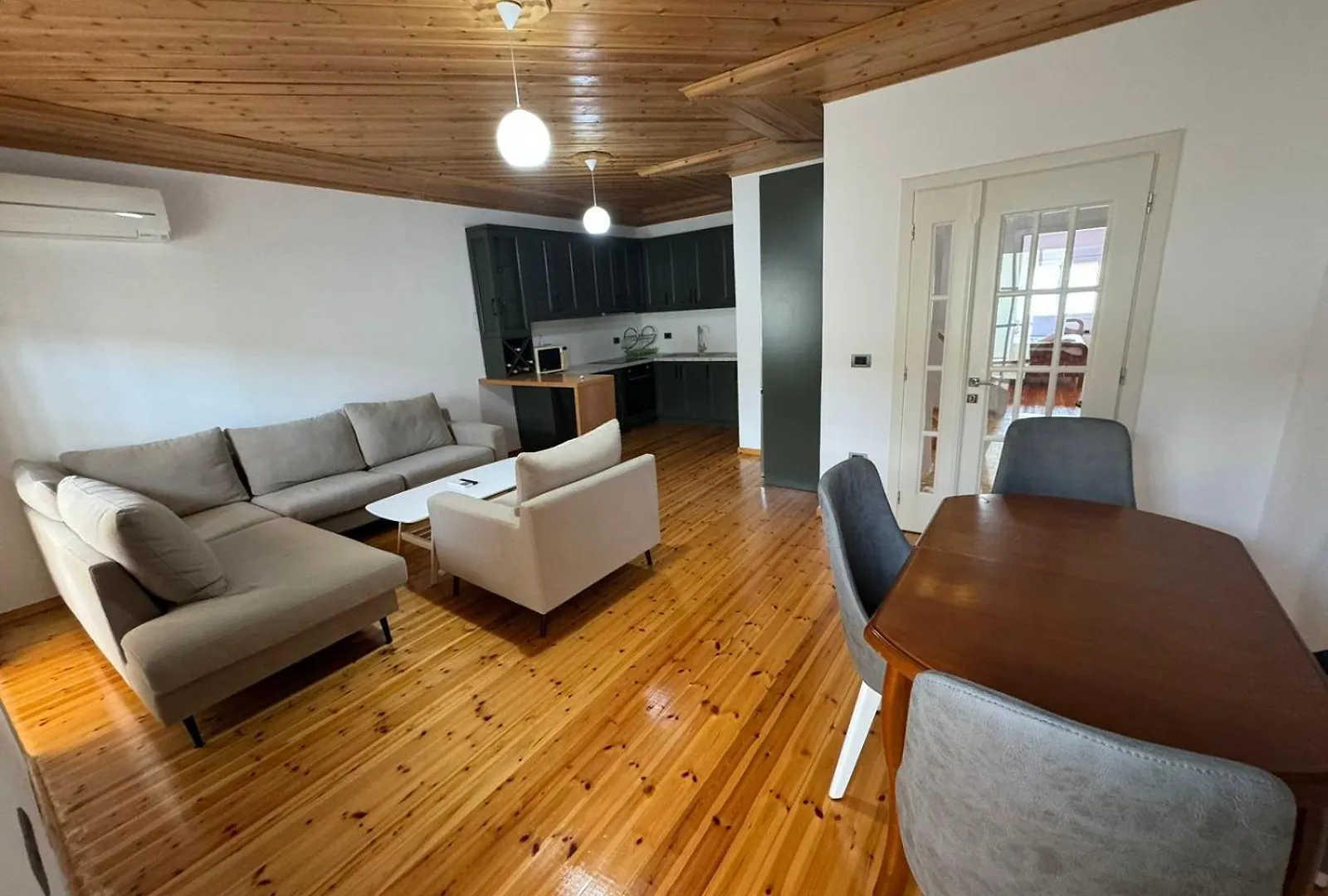 Central Apartment Gjirokaster